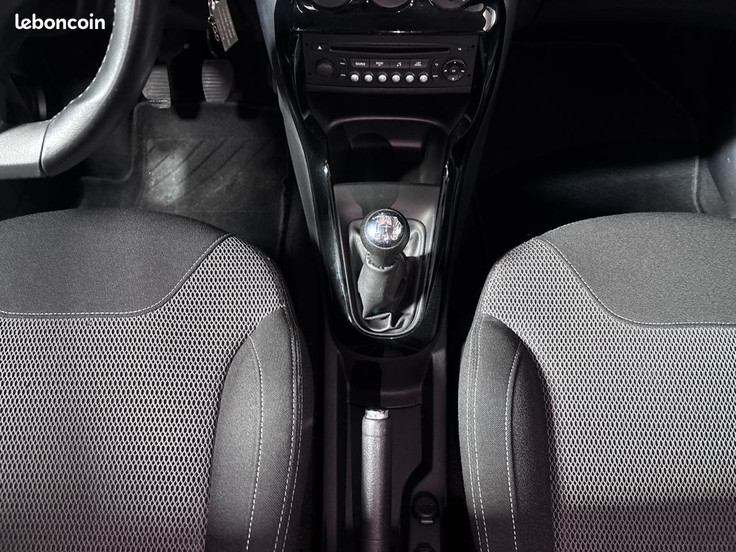 CITROEN C3 VTi 82ch Collection - Suivi Complet / Distribution OK (image 16)