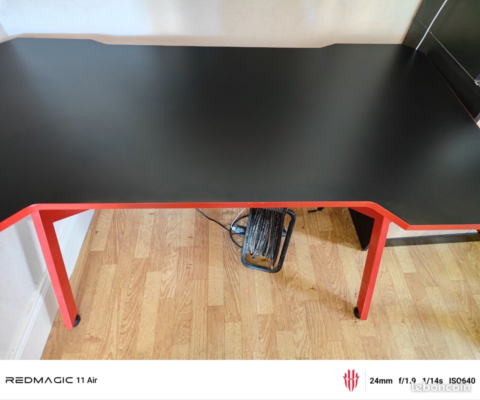 Bureau gaming (image 1)