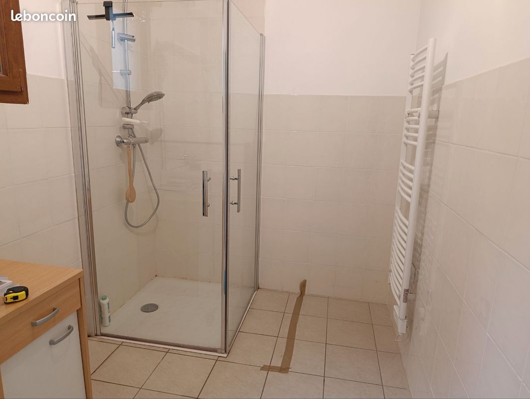 Parois de douche – Idéal PMR / Séniors (77 x 187 cm)
Description :
Vends ensemble de 2 parois de douche en (image 2)
