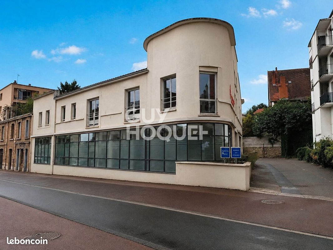 Local commercial 680 m² · à Montbrison · 680 m² · 1 300 000 €