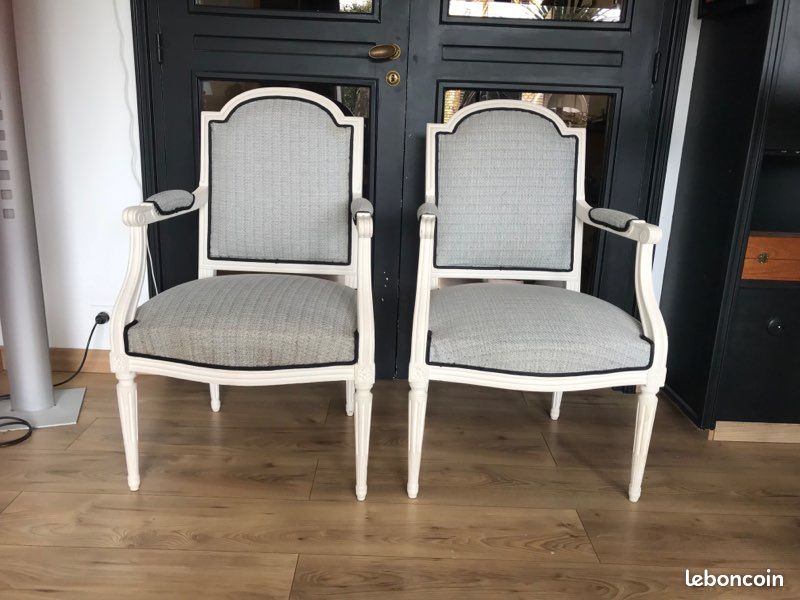 Paire De Fauteuils En Hêtre XVIIIe d'époque Louis XVI