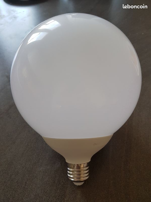 Ampoule globe LED (image 1)