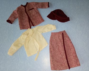 Ancienne Poupée Cathie Bella ? Vêtement Manteau Collection Dans Son Jus