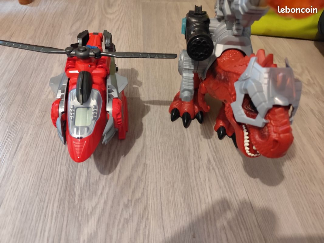 Robot et dinosaure (image 1)