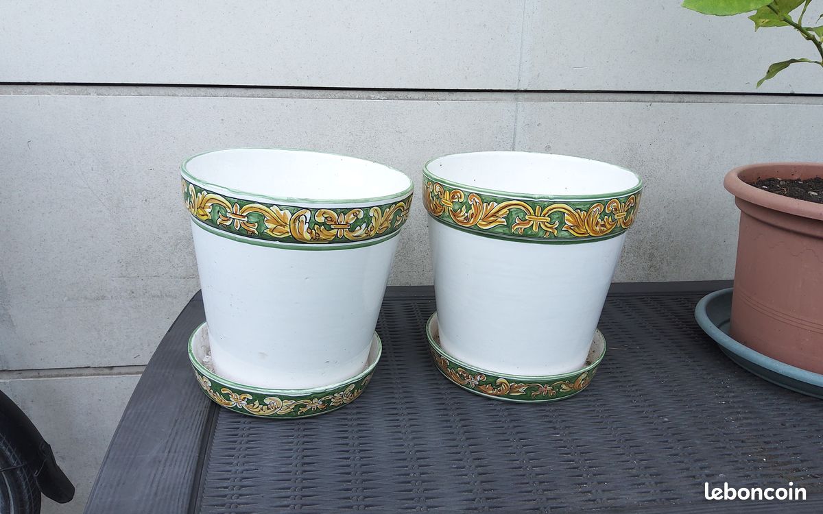 Paire de pots émaillées (image 1)