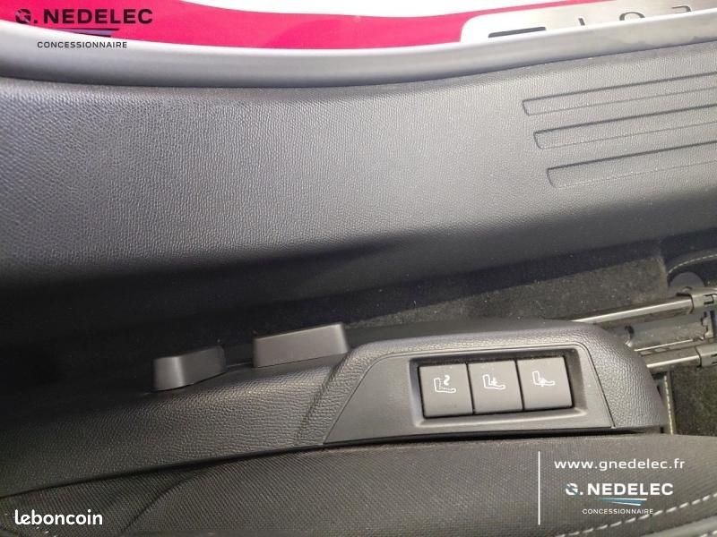 Peugeot 2008 1.2 PureTech 130ch S&S GT EAT8 (image 18)