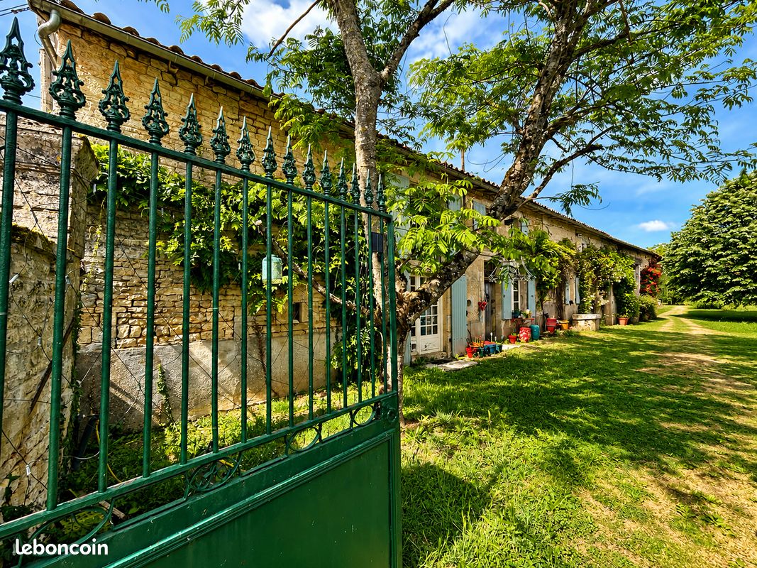 Maison 7 pièces 234 m² · à Sauzé-Entre-Bois · 234 m² · 250 000 €