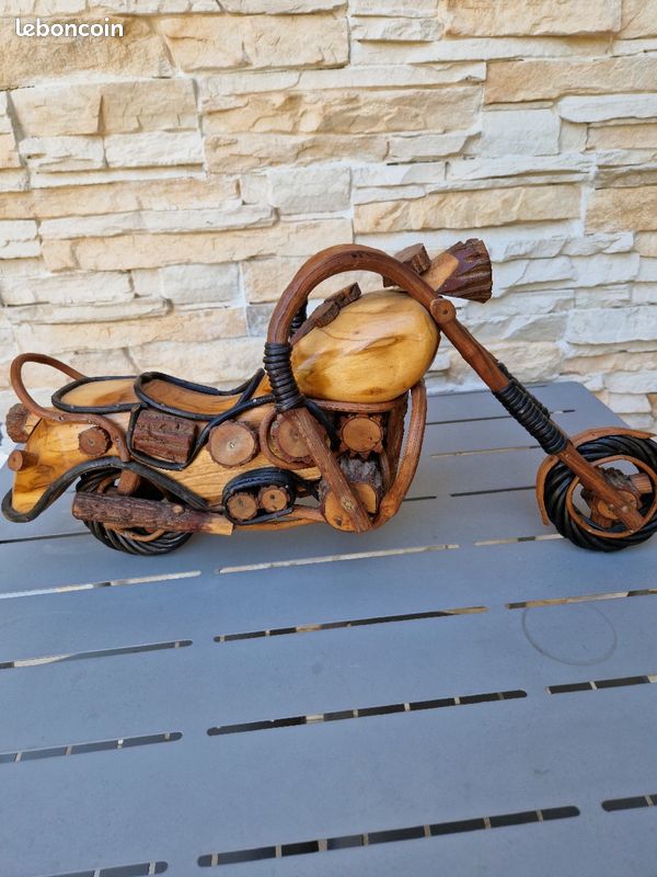 Moto bois modèle réduit (image 1)