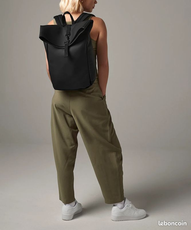 Sac à dos de coursier imperméable noir mat (image 2)