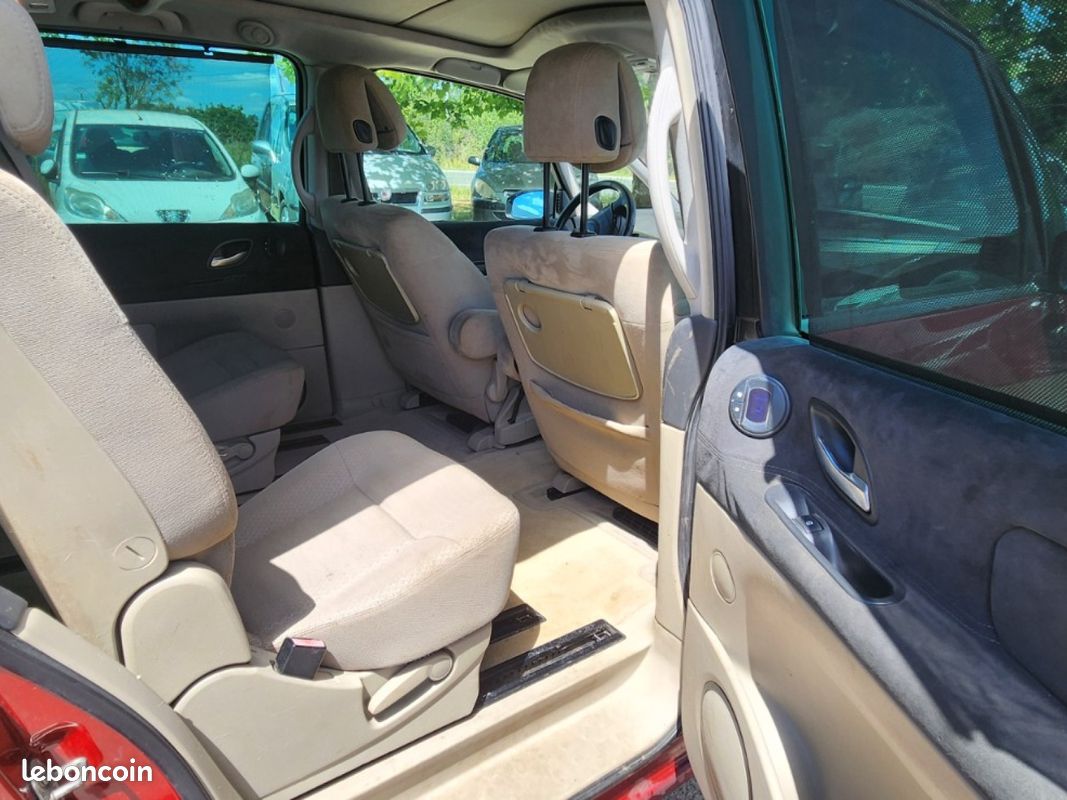 RENAULT GRAND ESPACE IV 2.2 dCi - 150 Expression Proactive A (image 10)