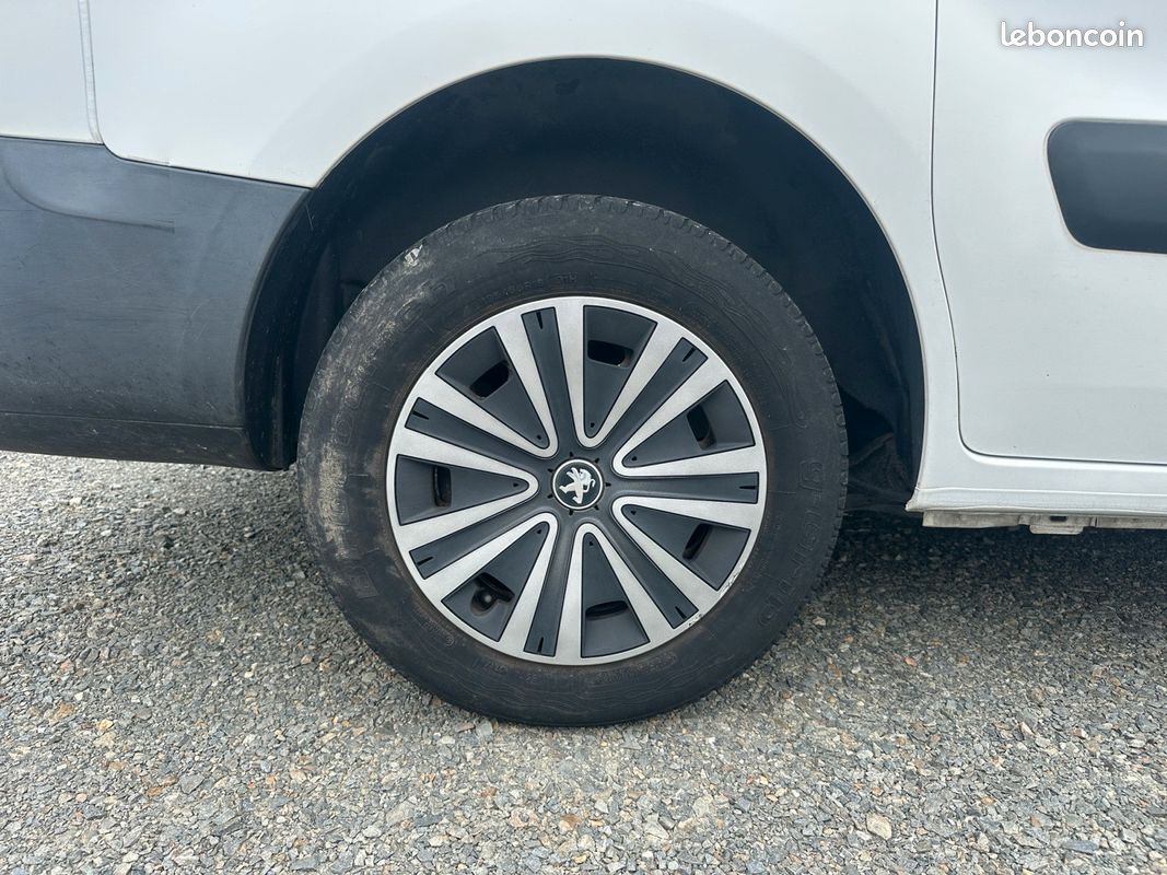 PEUGEOT PARTNER COMBI 1.6 HDI 90 PREMIUm (image 30)