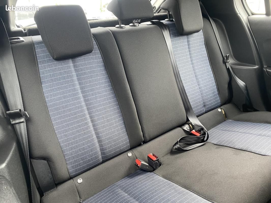 Peugeot 208 1.2 PURETECH 75CH S&S ACTIVE (image 13)