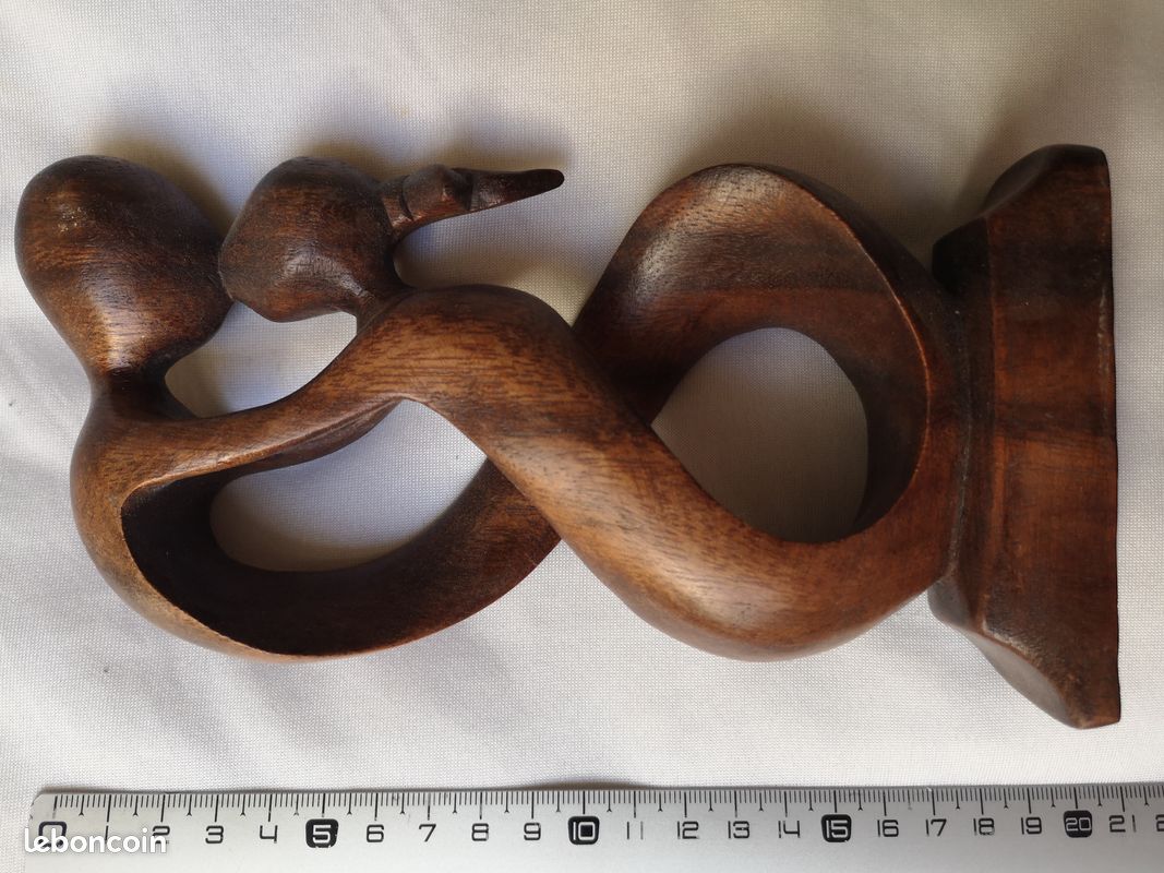 Statuette en bois (image 1)