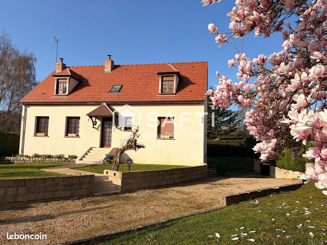 Maison 6 pièces 151 m² · à Crépy-en-Valois · 151 m² · 325 000 €