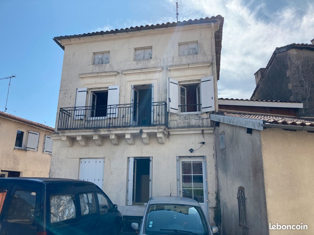 Maison 5 pièces 140 m² · à Brossac · 140 m² · 710 €/mois