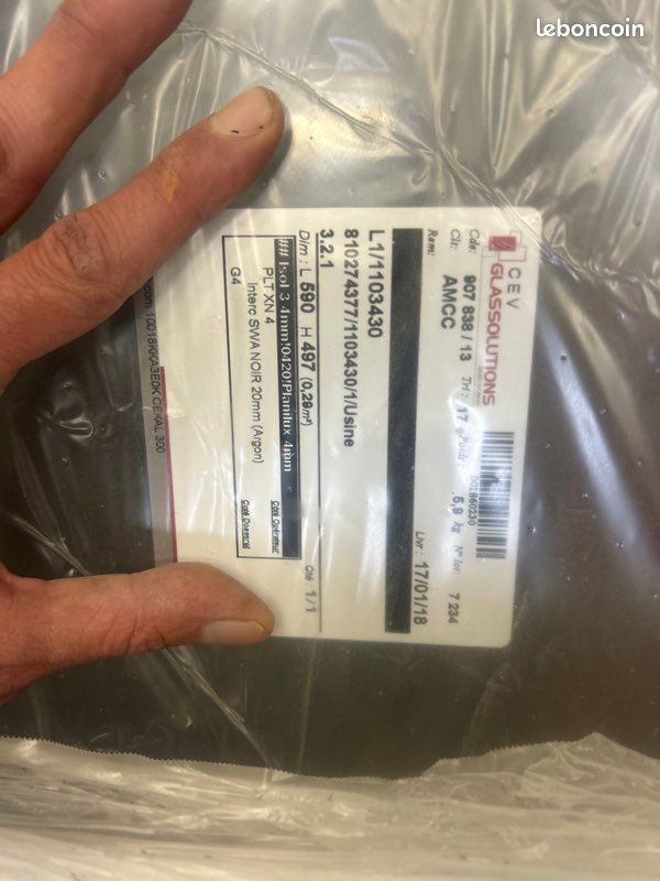 Fenêtre pvc L590xH497 (image 1)