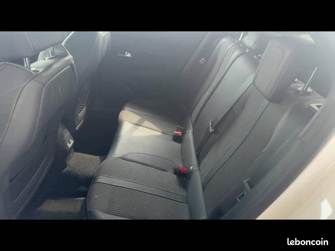 Peugeot 2008 PureTech 130 S&S EAT8 - GT (image 10)