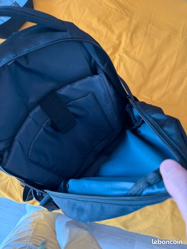 Maleta Delsey Paris Iroise Rígida 20 Negra + Backpack Delsey Navigator a precio de socio | Sam