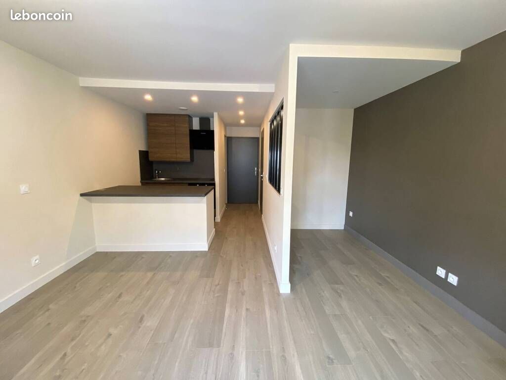 Appartement 1 pièce 28 m² · à Divonne-les-Bains · 28 m² · 920 €/mois