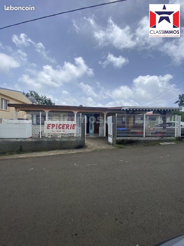 Immeuble 276 m² · au Robert · 276 m² · 250 000 €