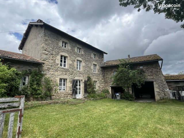 Maison 5 pièces 157 m² · à Saint-Bonnet-le-Bourg · 157 m² · 112 800 €