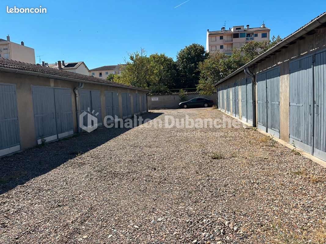 Parking 1 pièce · à Roanne · 135 €