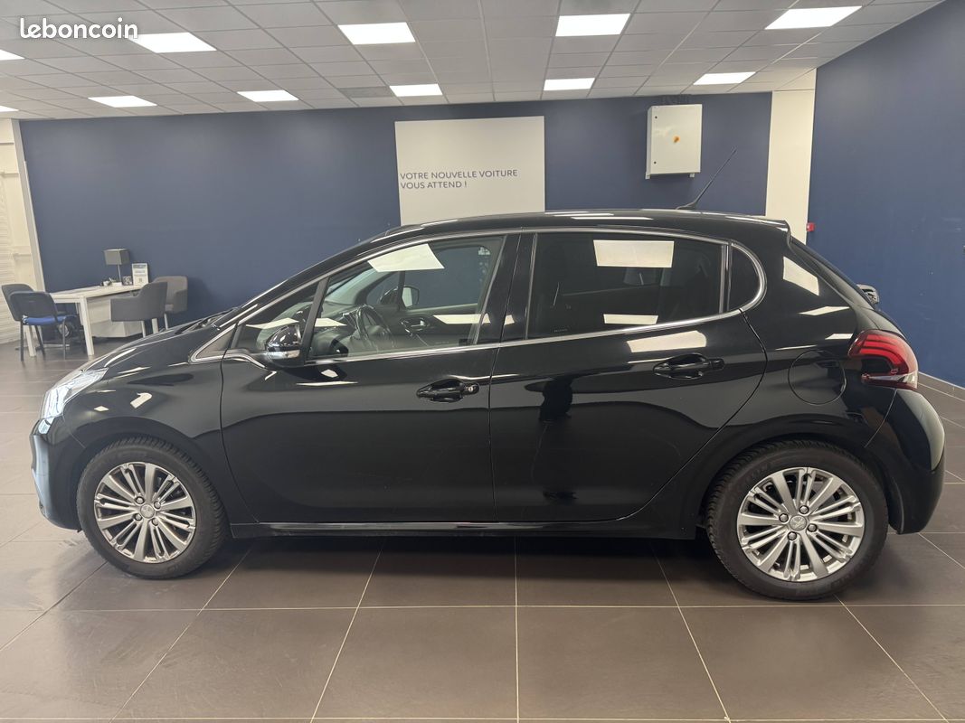 PEUGEOT 208 PureTech 82ch S&S BVM5 6.2 Evap Allure (image 9)