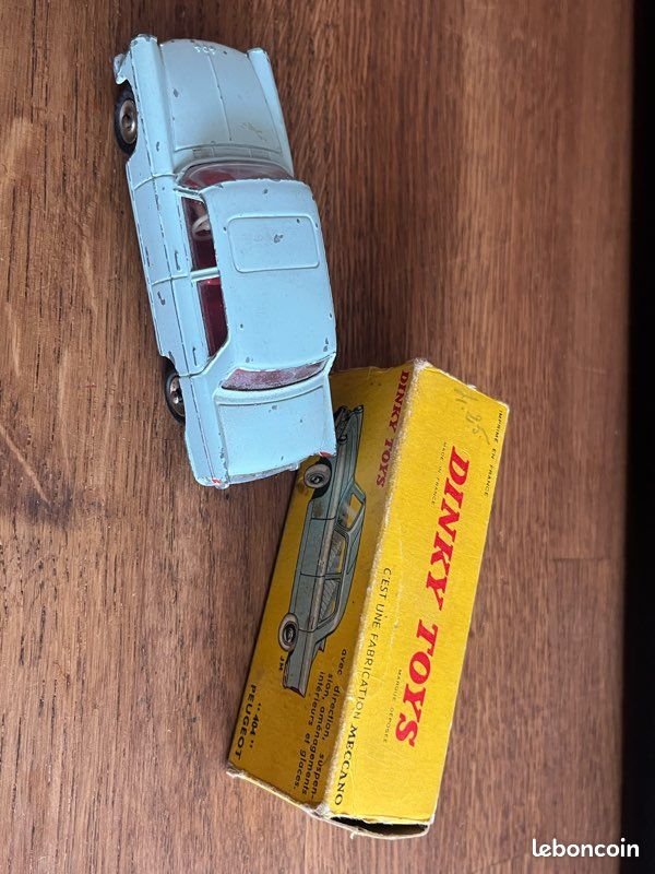Dinky Toys 553 - Peugeot 404 - Version Rare '4o4' (avec Un 'o') - État A - 1:43