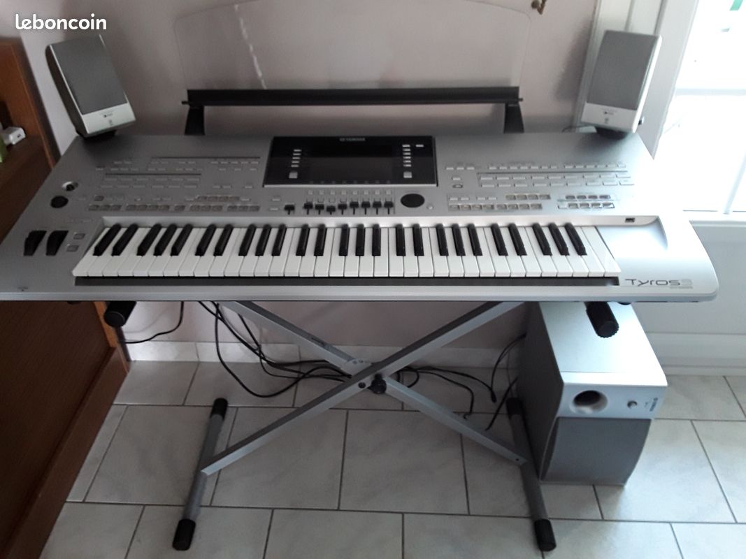 Synthé tyros 3 (image 1)