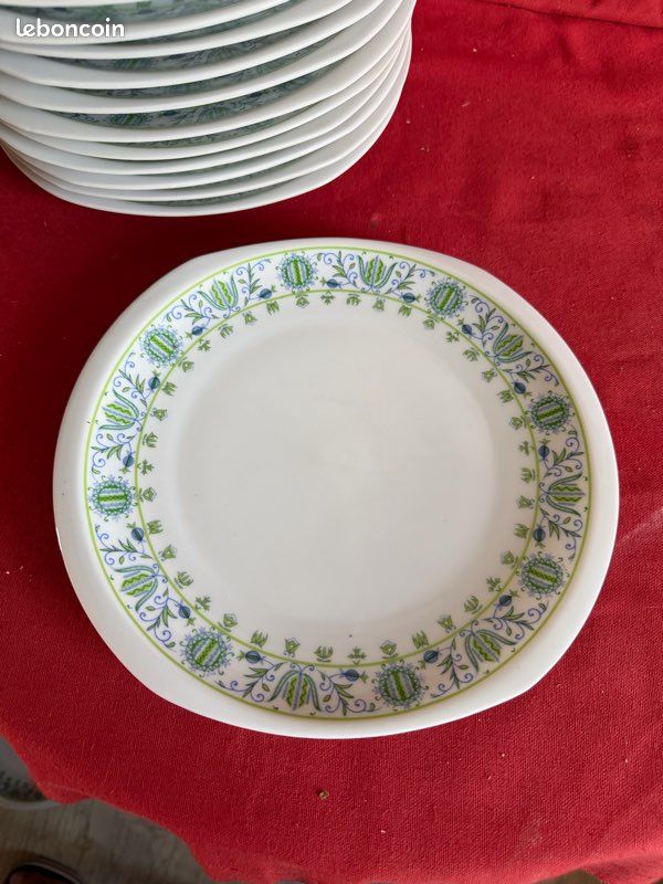 12 assiettes plates porcelaine de Limoges Bernardaud (image 2)
