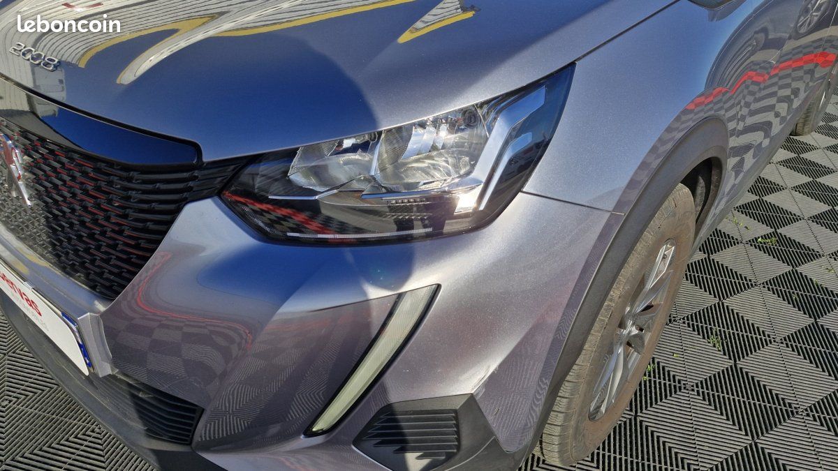 Peugeot 2008 PURETECH 100 ACTIVE PACK (image 24)
