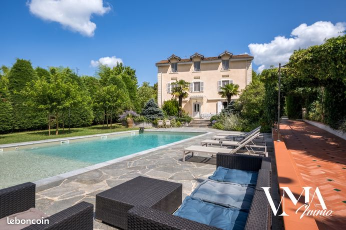 Propriété 7 pièces 330 m²