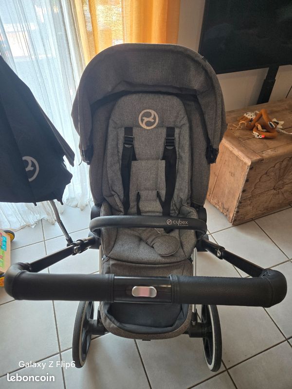 Poussette Cybex Priam + Cosy Cybex Cloud Z avec sa base isofix pivotante (image 2)