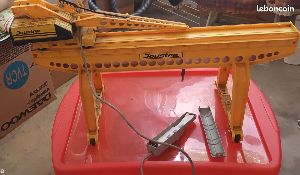 Grue Pelle Sur Chenilles Joustra - Jaune Et Rouge - Acier Embouti - Fonctionne