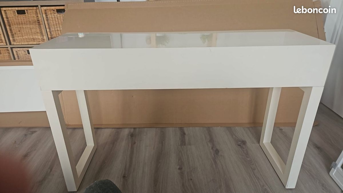 Console (image 2)