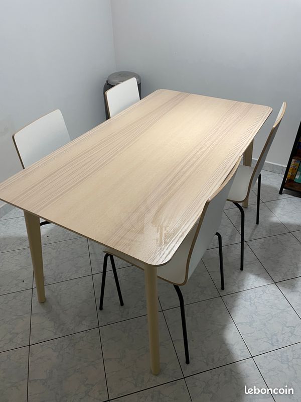Table de cuisine avec 4chaises (image 2)