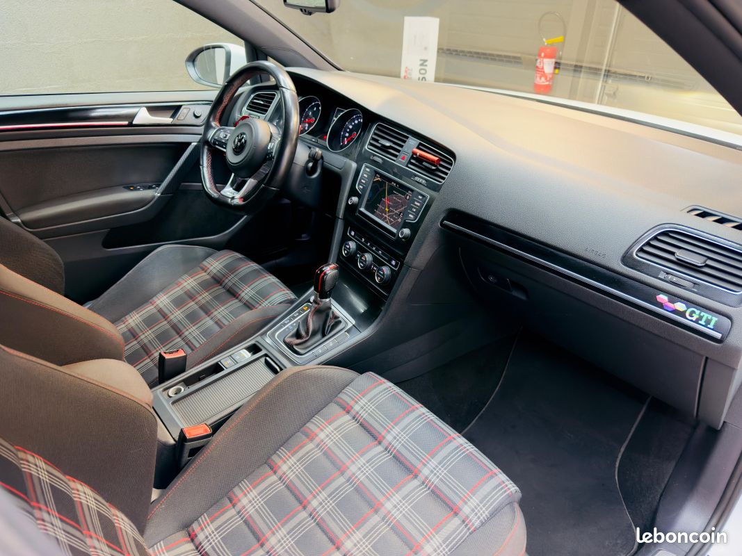 VOLKSWAGEN Golf VII 7 GTI Performance 230 DSG – Origine France – Carnet complet – 3 ième main (image 23)