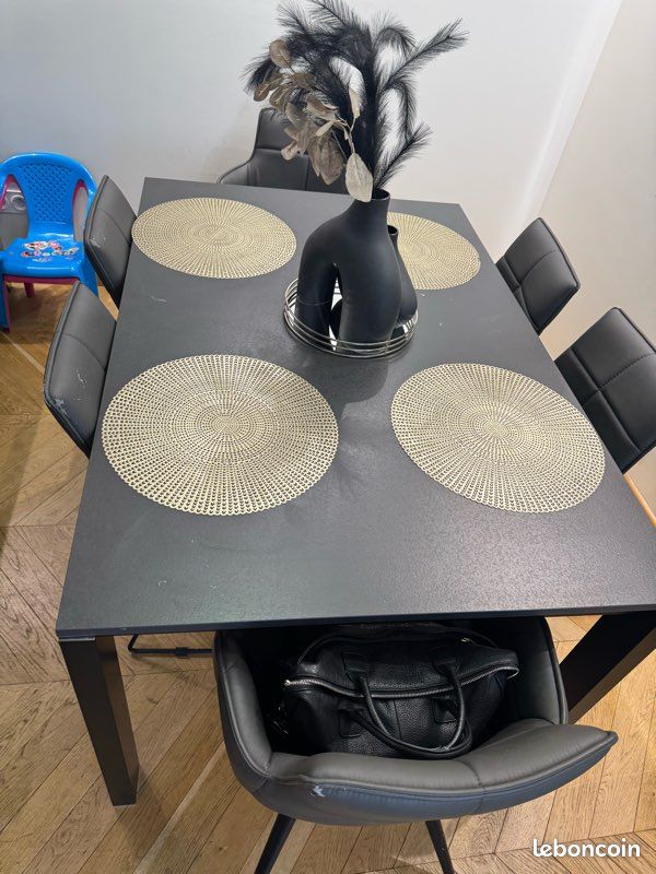 Table cuisinella qui s’ouvre pour plus de place (image 1)