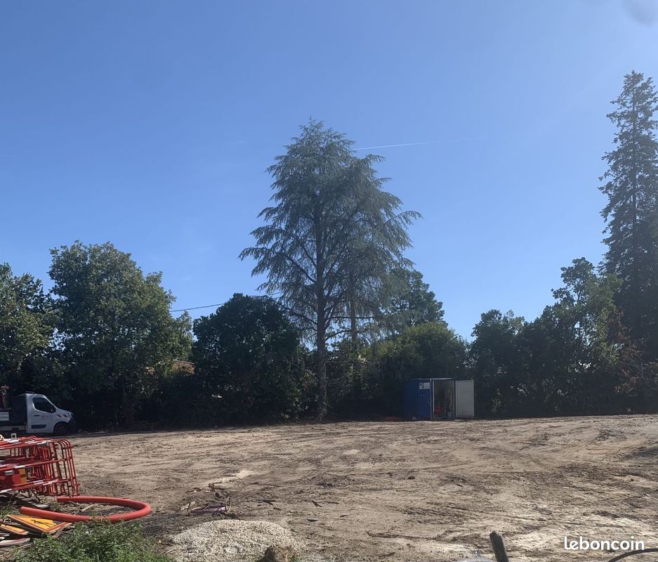Terrain à bâtir de 1000 m² à LA BREDE (33) · à La Brède · 230 000 €