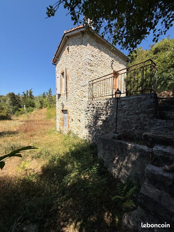 Mazet en pierre rénové – 4 500 m² de terrain – Vue exceptionnelle sur Millau – 99 000 · 99 000 €