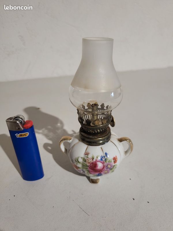 Lampe à Pétrole Vintage Art Déco - Verre Et Porcelaine Blanche, Motif Floral