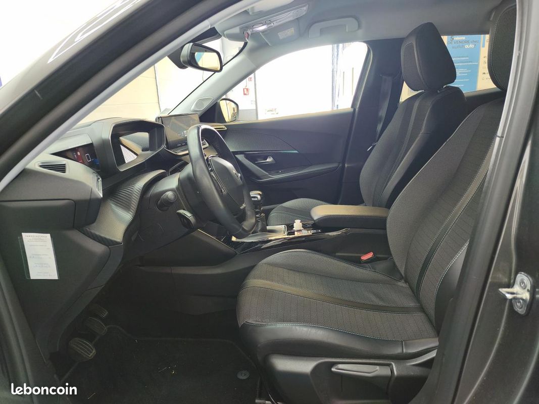 PEUGEOT 2008 1.2i ESSENCE 12V S&S 100 CV Allure Pack / KEYLESS / SUIVIE COMPLET / GPS / CAMERA RECUL / GARANTIE (image 9)