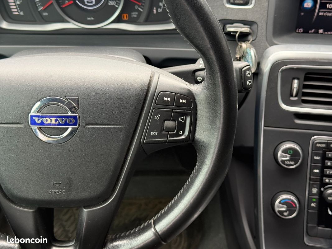VOLVO V60 D4 190 ch StopStart Geartronic 8 Momentum (image 13)