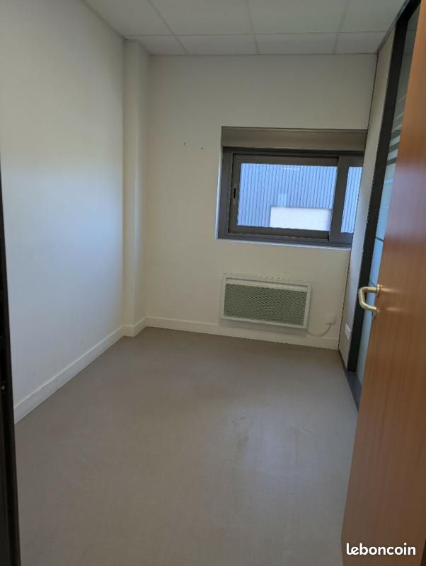 Local bureaux 300 m² (image 9)