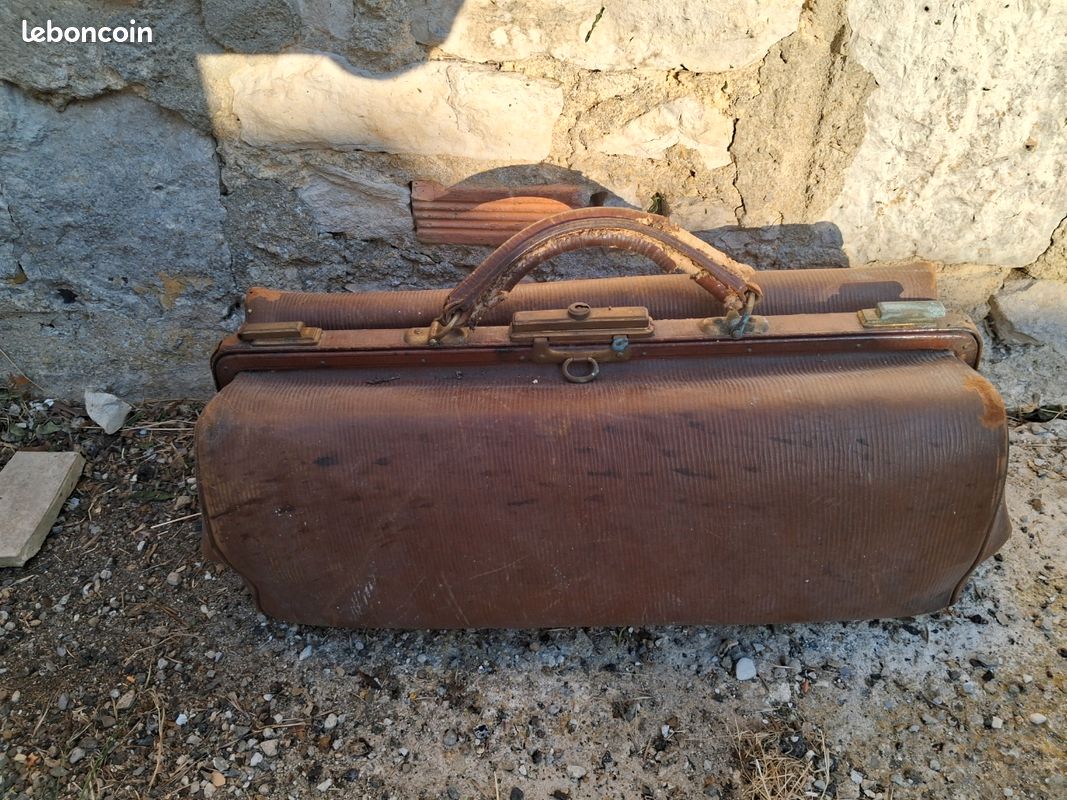 Ancienne sacoche de medecine (image 1)