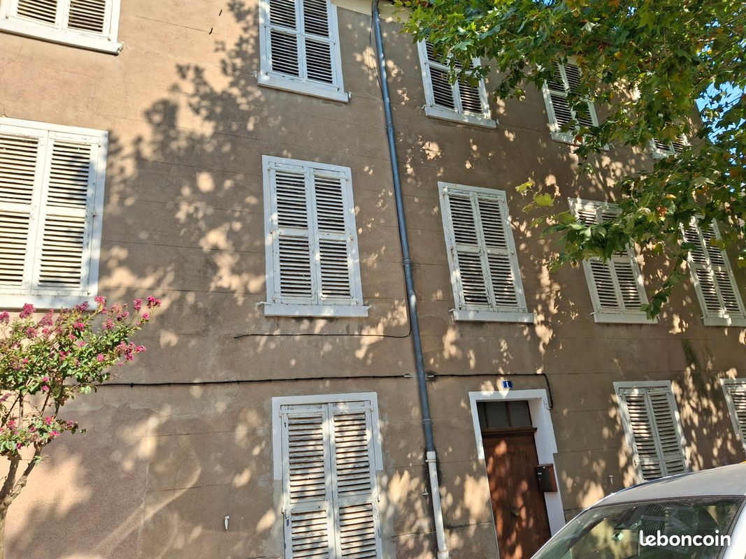 Maison 15 pièces 210 m² · à Collobrières · 210 m² · 230 000 €