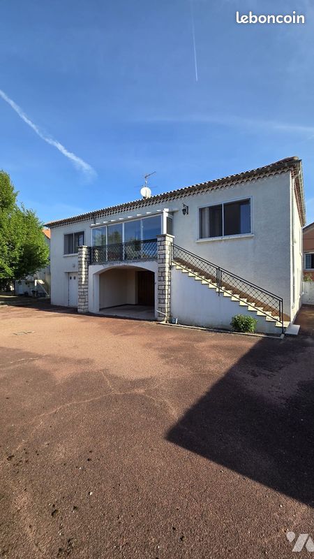 Maison 9 pièces 202 m² · à Pierrelatte · 202 m² · 235 000 €