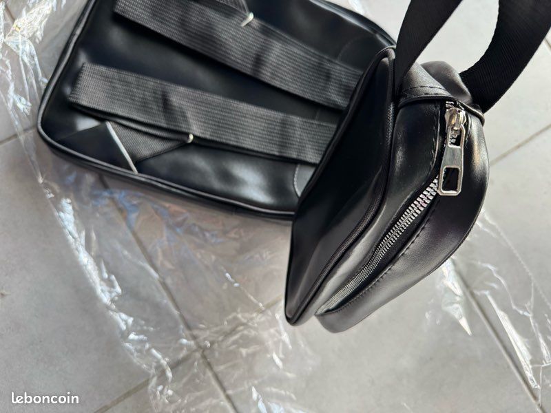 Lot de trois Bagages en cuir noir (image 6)