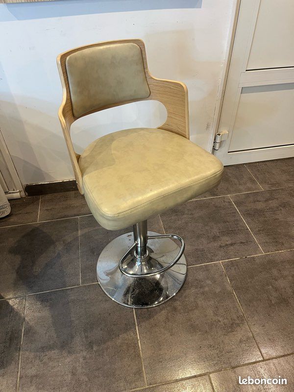 Chaise pivotante beige (image 1)