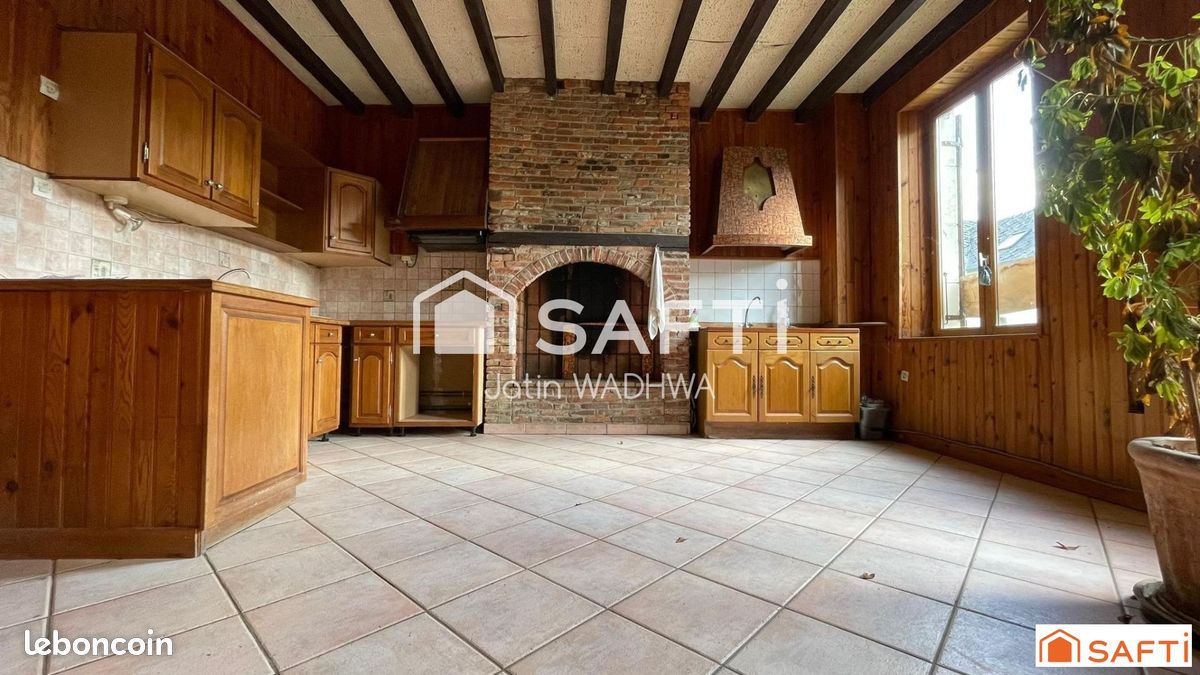 Maison 6 pièces 175 m² · à Renneville · 175 m² · 96 000 €